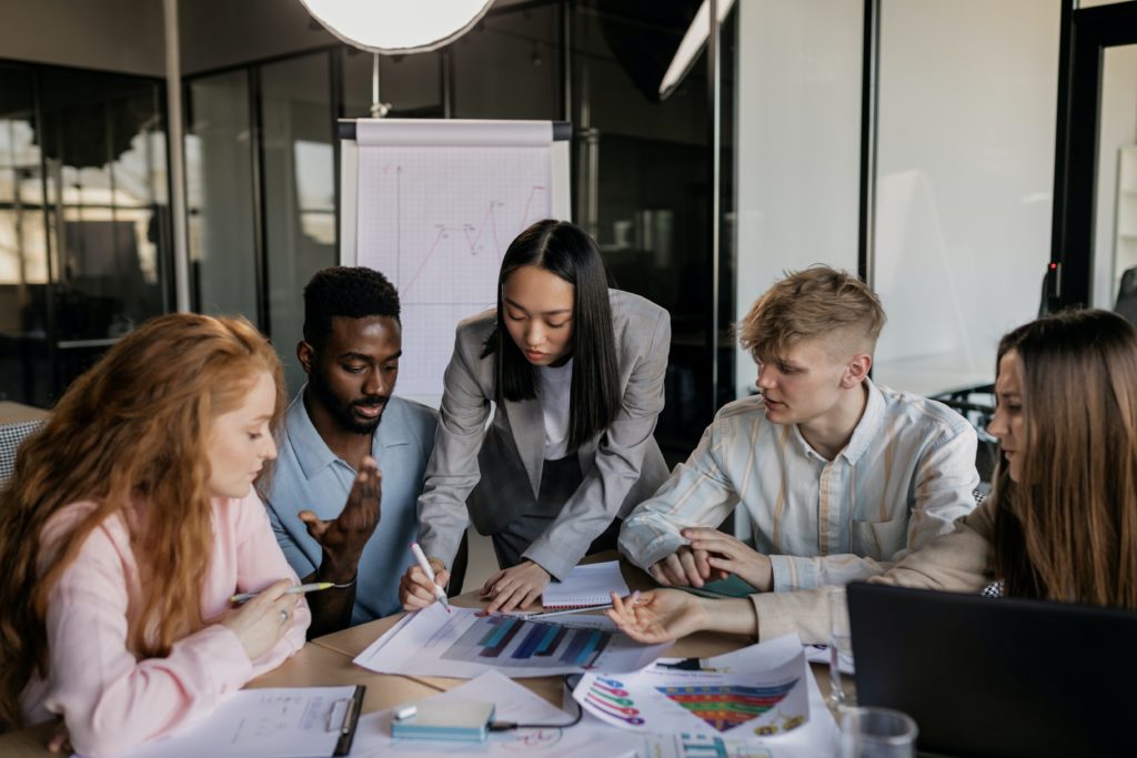 5 coworkers discussing a project, Positive Work Culture
